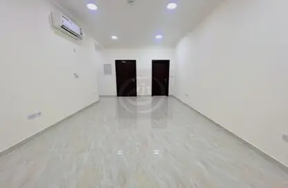 Apartment - 2 Bedrooms - 2 Bathrooms for rent in Muntazah 10 - Al Muntazah - Doha