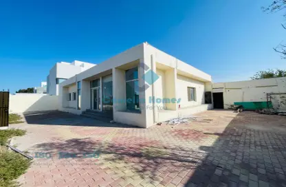 Villa - Studio - 4 Bathrooms for rent in Al Sadd Road - Al Sadd - Doha