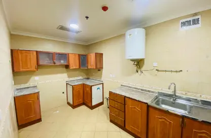 Apartment - 3 Bedrooms - 3 Bathrooms for rent in Al Mansoura - Al Mansoura - Doha