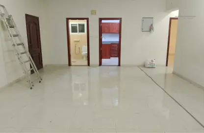 Apartment - 2 Bedrooms - 2 Bathrooms for rent in Al Mansoura - Al Mansoura - Doha