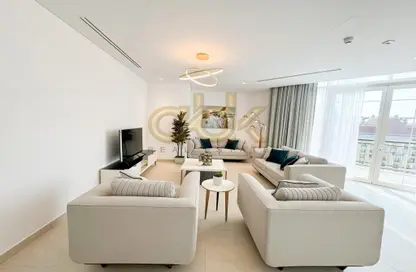 Penthouse - 3 Bedrooms - 5 Bathrooms for rent in Floresta Gardens - Floresta Gardens - The Pearl Island - Doha