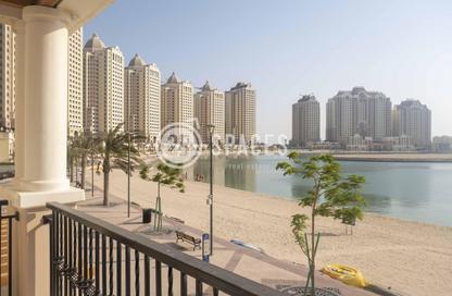 Apartment - 3 Bedrooms - 4 Bathrooms for rent in Viva East - Viva Bahriyah - The Pearl Island - Doha