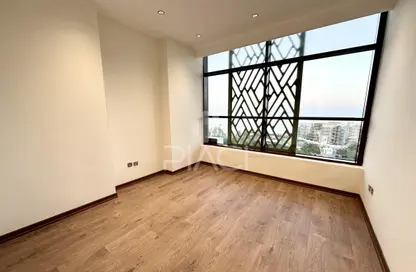 Empty Room image for: Apartment - 2 Bedrooms - 3 Bathrooms for rent in Giardino Village - The Pearl Island - Doha, Image 1