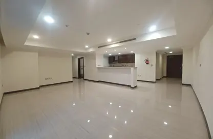 Apartment - 1 Bedroom - 2 Bathrooms for rent in West Porto Drive - Porto Arabia - The Pearl Island - Doha