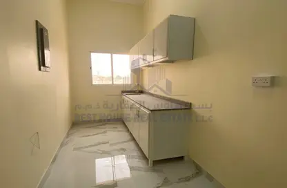 Apartment - 2 Bedrooms - 1 Bathroom for rent in Salwa Road - Al Aziziyah - Doha