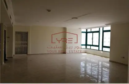 Apartment - 3 Bedrooms - 3 Bathrooms for rent in Musheireb - Musheireb - Doha