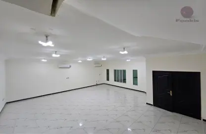 Compound - 5 Bedrooms - 4 Bathrooms for rent in Ain Khalid Gate - Ain Khaled - Doha