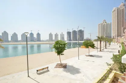 Townhouse - 1 Bedroom - 2 Bathrooms for rent in Viva West - Viva Bahriyah - The Pearl Island - Doha