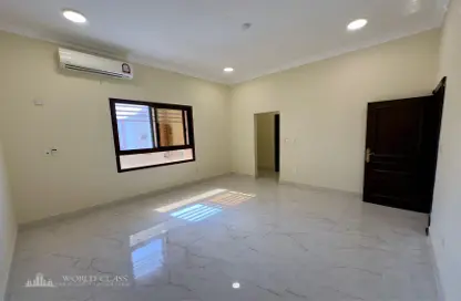 Villa - 5 Bedrooms - 4 Bathrooms for rent in Al Kheesa - Al Kheesa - Umm Salal Mohammed