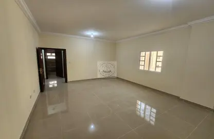 Apartment - 3 Bedrooms - 2 Bathrooms for rent in Bin Omran 35 - Fereej Bin Omran - Doha