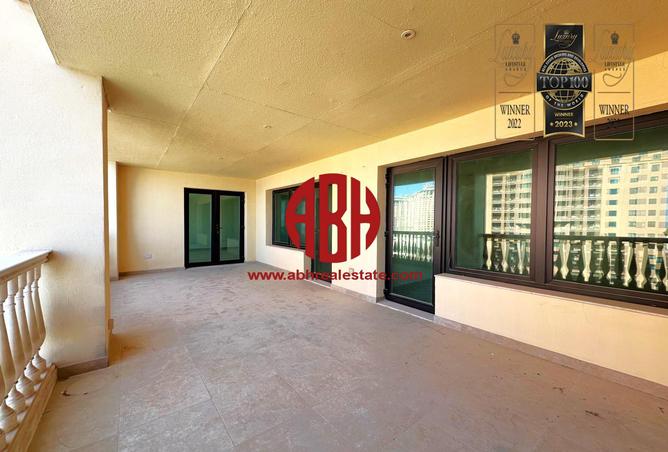 Apartment - 2 Bedrooms - 3 Bathrooms for rent in Tower 8 - Porto Arabia - The Pearl Island - Doha