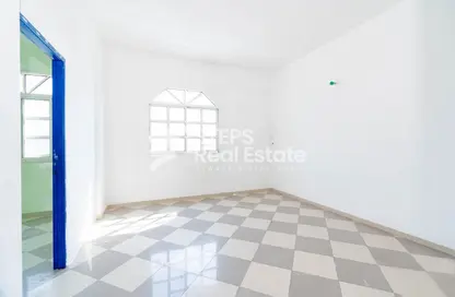 Apartment - 4 Bedrooms - 2 Bathrooms for rent in Zekreet Street - Al Kharaitiyat - Umm Salal Mohammed