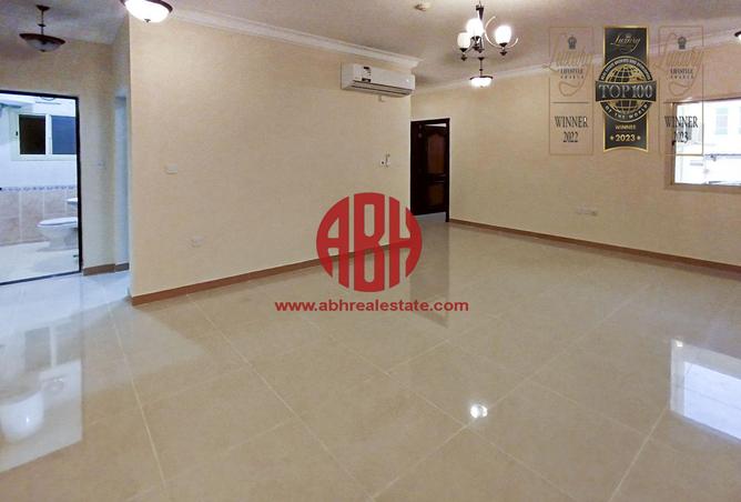 Apartment - 3 Bedrooms - 3 Bathrooms for rent in Thabit Bin Zaid Street - Al Mansoura - Doha