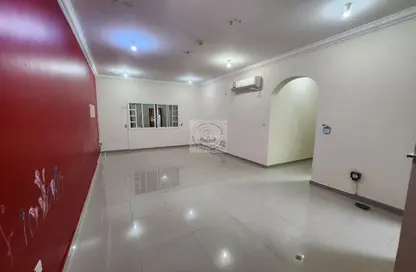 شقة - 3 غرف نوم - 2 حمامات للايجار في 35 بن عمران - فريج بن عمران - الدوحة