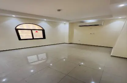 Apartment - 2 Bedrooms - 1 Bathroom for rent in Umm Ghuwailina - Doha