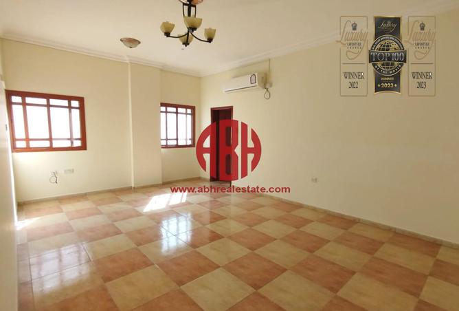 Apartment - 2 Bedrooms - 2 Bathrooms for rent in Building 12 - Abu Umama Street - Al Muntazah - Doha