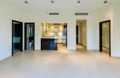 Apartment - 1 Bedroom - 2 Bathrooms for rent in Chateau - Qanat Quartier - The Pearl Island - Doha