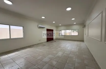 Villa - 5 Bedrooms - 6 Bathrooms for rent in Ain Khaled - Ain Khaled - Doha