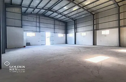 Warehouse - Studio - 2 Bathrooms for sale in East Industrial Street - Birkat Al Awamer - Al Wakra