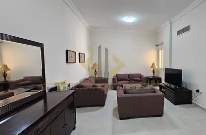 Apartment - 2 Bedrooms - 3 Bathrooms for rent in Al Sadd Road - Al Sadd - Doha