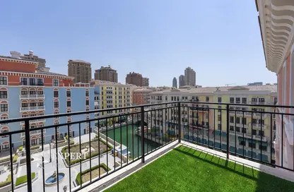 Apartment - 2 Bedrooms - 3 Bathrooms for sale in Carnaval - Qanat Quartier - The Pearl Island - Doha