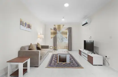 Apartment - 1 Bedroom - 2 Bathrooms for rent in Umm Ghwailina Comm - Umm Ghuwalina - Umm Ghuwailina - Doha