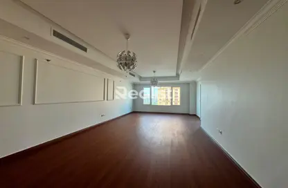 Apartment - 2 Bedrooms - 3 Bathrooms for rent in Tower 5 - Porto Arabia - The Pearl Island - Doha