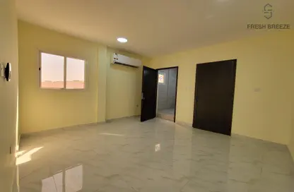 Penthouse - 2 Bedrooms - 1 Bathroom for rent in Umm Ghwailina Comm - Umm Ghuwalina - Umm Ghuwailina - Doha