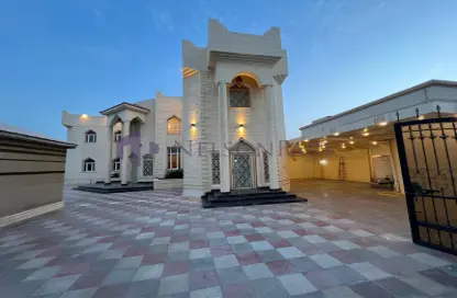 Villa - 6 Bedrooms - 7 Bathrooms for sale in Onaiza - Onaiza - Doha