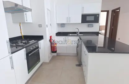 Apartment - 2 Bedrooms - 2 Bathrooms for rent in Marina Tower 21 - Marina District - Lusail