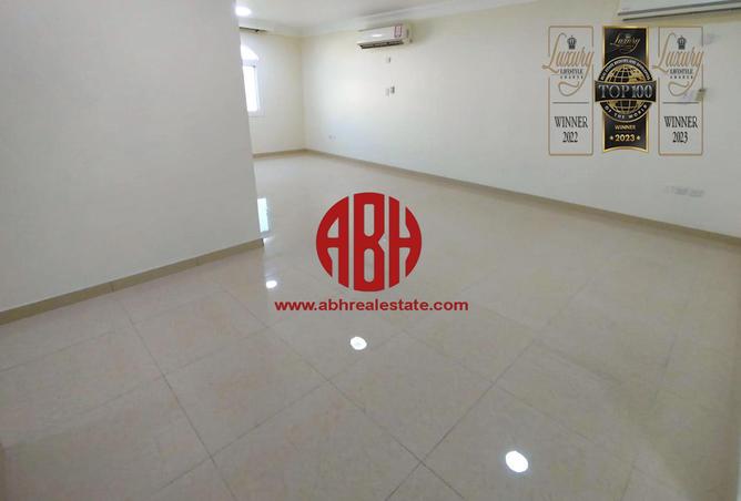 Apartment - 2 Bedrooms - 2 Bathrooms for rent in Al Nasr Street - Al Nasr - Doha