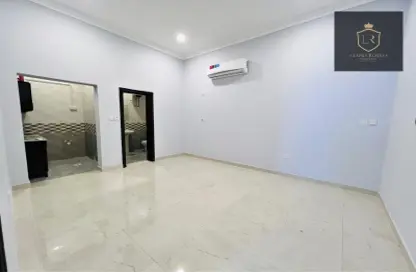 Villa - 1 Bathroom for rent in Bu Hamour Street - Abu Hamour - Doha