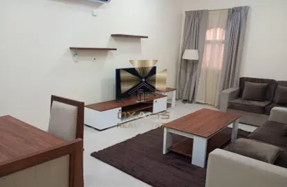 Apartment - 2 Bedrooms - 2 Bathrooms for rent in Al Zubair Bakkar Street - Al Sadd - Doha