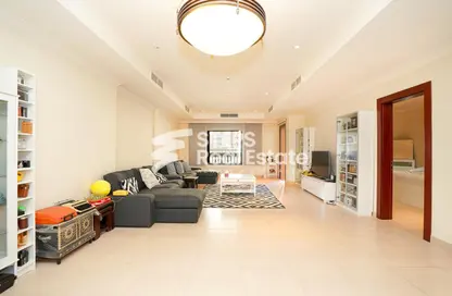 Living Room image for: Apartment - 1 Bedroom - 2 Bathrooms for sale in West Porto Drive - Porto Arabia - The Pearl Island - Doha, Image 1