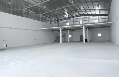 Warehouse - Studio - 2 Bathrooms for rent in Argentine Neighbourhood - Birkat Al Awamer - Al Wakra