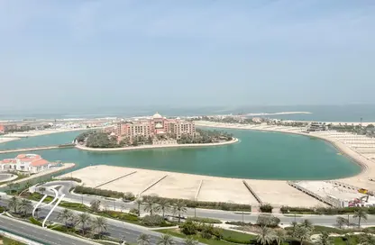 Apartment - 2 Bedrooms - 3 Bathrooms for rent in Tower 18 - Porto Arabia - The Pearl Island - Doha