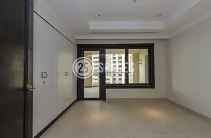 Apartment - 2 Bedrooms - 3 Bathrooms for sale in West Porto Drive - Porto Arabia - The Pearl Island - Doha