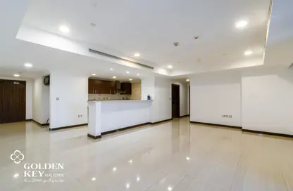 Apartment - 2 Bedrooms - 2 Bathrooms for rent in West Porto Drive - Porto Arabia - The Pearl Island - Doha