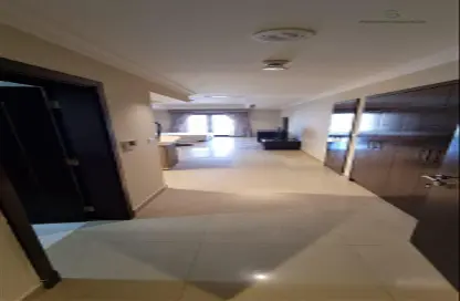 Apartment - 1 Bathroom for rent in The Pearl Island - Doha