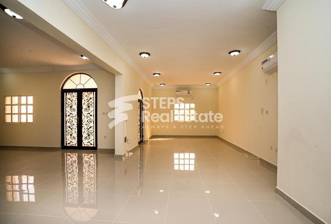 Villa - 4 Bedrooms - 3 Bathrooms for rent in Al Maamoura - Al Maamoura - Doha