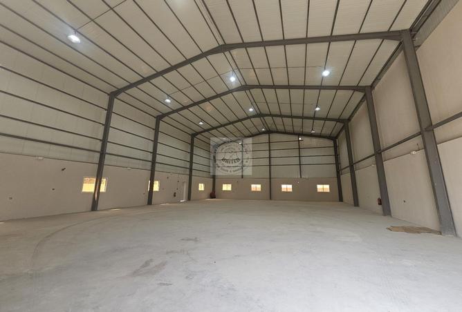 Warehouse - Studio - 6 Bathrooms for rent in Birkat Al Awamer - Al Wakra