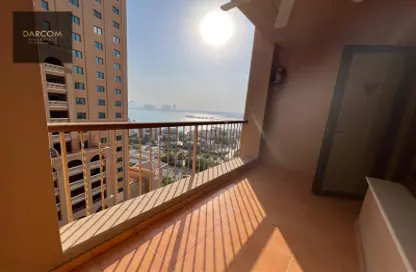 Apartment - 2 Bedrooms - 3 Bathrooms for rent in Tower 4 - Porto Arabia - The Pearl Island - Doha