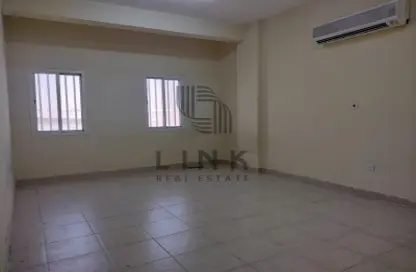 Apartment - 2 Bedrooms - 3 Bathrooms for rent in Al Ain Compound - Ain Khaled - Doha