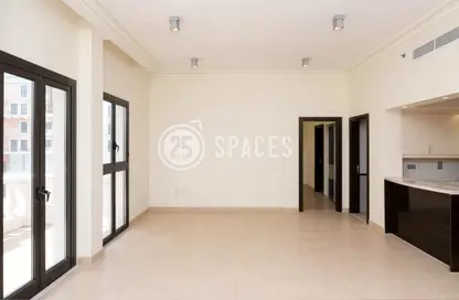 Apartment - 2 Bedrooms - 3 Bathrooms for rent in Carnaval - Qanat Quartier - The Pearl Island - Doha