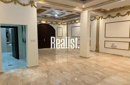 Villa - 5 Bedrooms - 6 Bathrooms for sale in Al Dafna - Al Dafna - Doha