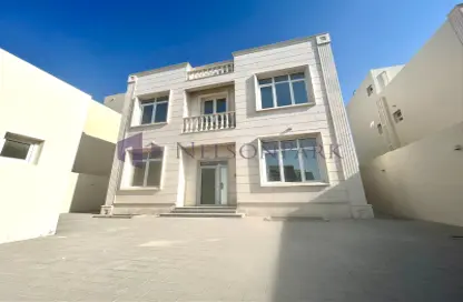 Villa - 7 Bedrooms for sale in Izghawa - Izghawa - Doha