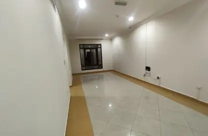 Apartment - 3 Bedrooms - 3 Bathrooms for rent in Al Mansoura - Al Mansoura - Doha