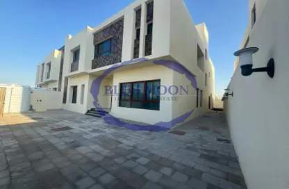 Villa - 6 Bedrooms - 6 Bathrooms for rent in Al Duhail - Al Duhail - Doha