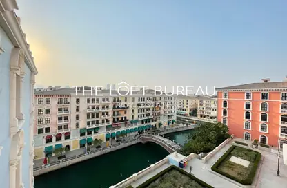 Apartment - 2 Bedrooms - 3 Bathrooms for rent in Carnaval - Qanat Quartier - The Pearl Island - Doha