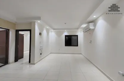 Apartment - 1 Bedroom - 1 Bathroom for rent in Umm Ghuwalina - Umm Ghuwailina - Doha